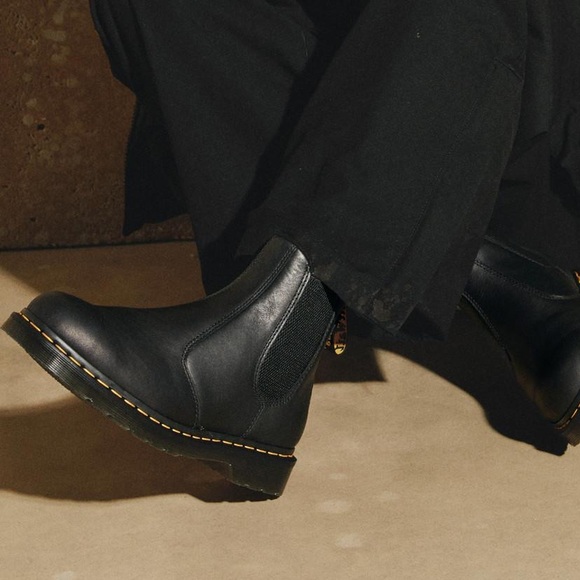 NWT DR. MARTENS 2976 LEATHER BOOTS - Picture 2 of 8